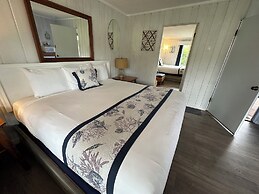 Tillicum Beach Motel (Deane's Oceanfront Lodge)
