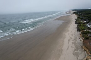 Tillicum Beach Motel (Deane's Oceanfront Lodge)