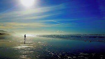 Tillicum Beach Motel (Deane's Oceanfront Lodge)