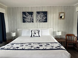 Tillicum Beach Motel (Deane's Oceanfront Lodge)