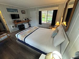 Tillicum Beach Motel (Deane's Oceanfront Lodge)