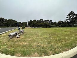 Tillicum Beach Motel (Deane's Oceanfront Lodge)