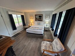 Tillicum Beach Motel (Deane's Oceanfront Lodge)