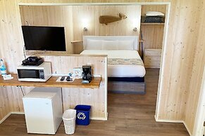 Tillicum Beach Motel (Deane's Oceanfront Lodge)