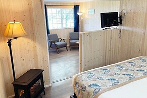 Tillicum Beach Motel (Deane's Oceanfront Lodge)