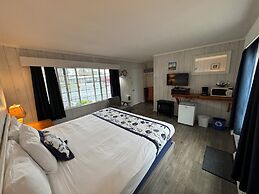 Tillicum Beach Motel (Deane's Oceanfront Lodge)