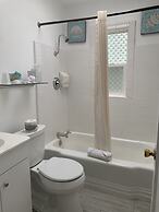 Tillicum Beach Motel (Deane's Oceanfront Lodge)