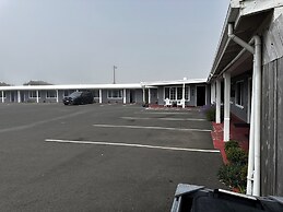 Tillicum Beach Motel (Deane's Oceanfront Lodge)