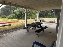 Tillicum Beach Motel (Deane's Oceanfront Lodge)