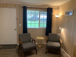 Tillicum Beach Motel (Deane's Oceanfront Lodge)