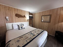 Tillicum Beach Motel (Deane's Oceanfront Lodge)