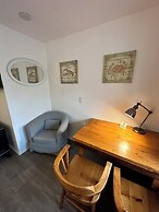 Tillicum Beach Motel (Deane's Oceanfront Lodge)