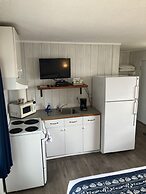 Tillicum Beach Motel (Deane's Oceanfront Lodge)