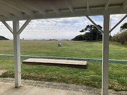 Tillicum Beach Motel (Deane's Oceanfront Lodge)