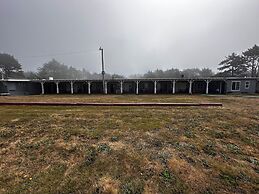 Tillicum Beach Motel (Deane's Oceanfront Lodge)