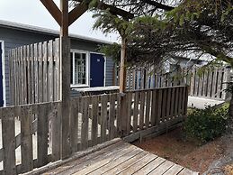 Tillicum Beach Motel (Deane's Oceanfront Lodge)
