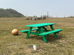 Tillicum Beach Motel (Deane's Oceanfront Lodge)