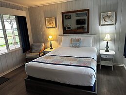 Tillicum Beach Motel (Deane's Oceanfront Lodge)