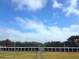 Tillicum Beach Motel (Deane's Oceanfront Lodge)