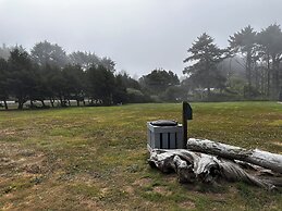 Tillicum Beach Motel (Deane's Oceanfront Lodge)