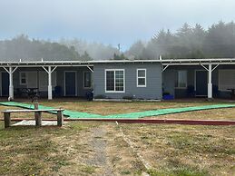 Tillicum Beach Motel (Deane's Oceanfront Lodge)