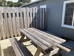 Tillicum Beach Motel (Deane's Oceanfront Lodge)