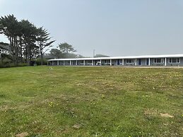 Tillicum Beach Motel (Deane's Oceanfront Lodge)