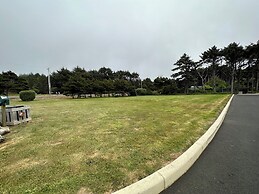 Tillicum Beach Motel (Deane's Oceanfront Lodge)