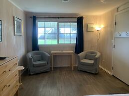 Tillicum Beach Motel (Deane's Oceanfront Lodge)