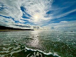 Tillicum Beach Motel (Deane's Oceanfront Lodge)