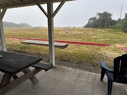 Tillicum Beach Motel (Deane's Oceanfront Lodge)