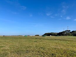 Tillicum Beach Motel (Deane's Oceanfront Lodge)