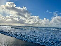 Tillicum Beach Motel (Deane's Oceanfront Lodge)