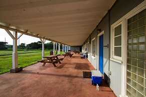 Tillicum Beach Motel (Deane's Oceanfront Lodge)