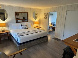 Tillicum Beach Motel (Deane's Oceanfront Lodge)