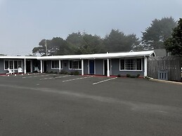 Tillicum Beach Motel (Deane's Oceanfront Lodge)