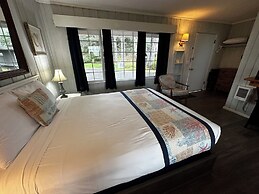 Tillicum Beach Motel (Deane's Oceanfront Lodge)