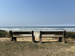 Tillicum Beach Motel (Deane's Oceanfront Lodge)