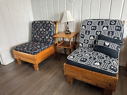 Tillicum Beach Motel (Deane's Oceanfront Lodge)