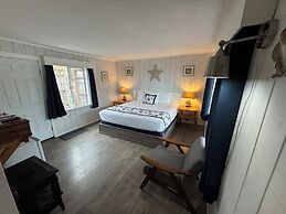 Tillicum Beach Motel (Deane's Oceanfront Lodge)