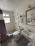 Tillicum Beach Motel (Deane's Oceanfront Lodge)