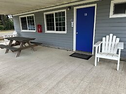 Tillicum Beach Motel (Deane's Oceanfront Lodge)