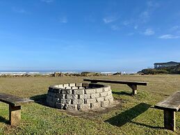 Tillicum Beach Motel (Deane's Oceanfront Lodge)
