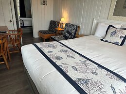 Tillicum Beach Motel (Deane's Oceanfront Lodge)
