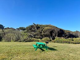 Tillicum Beach Motel (Deane's Oceanfront Lodge)