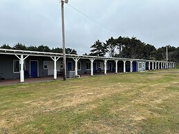 Tillicum Beach Motel (Deane's Oceanfront Lodge)