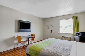 Motel 6 Charles Town, WV