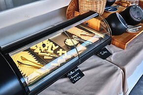 Liana Beach Hotel & Spa