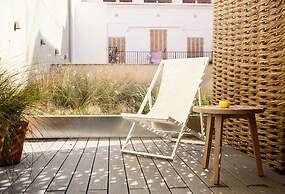 Yurbban Trafalgar Hotel