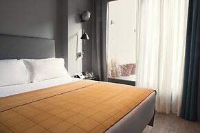 Yurbban Trafalgar Hotel